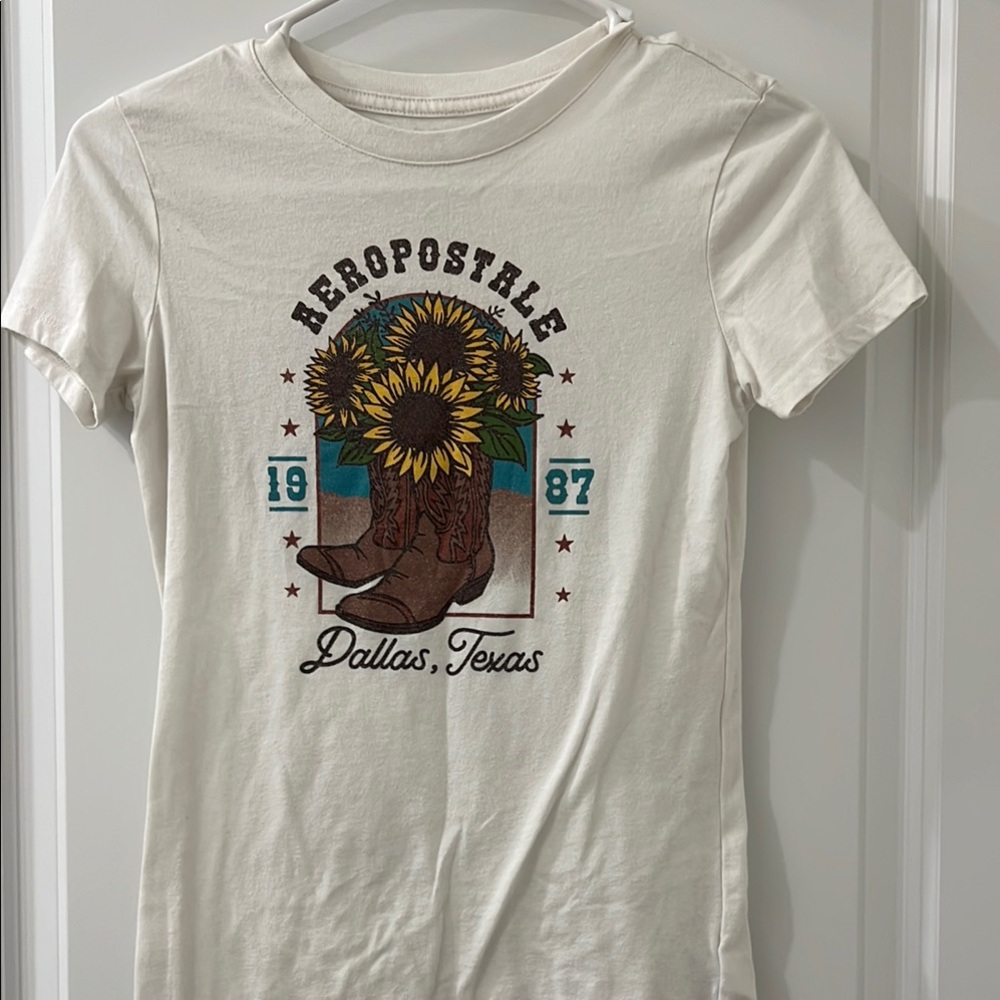 Aeropostale Cream Graphic Tee with Sunflower Design